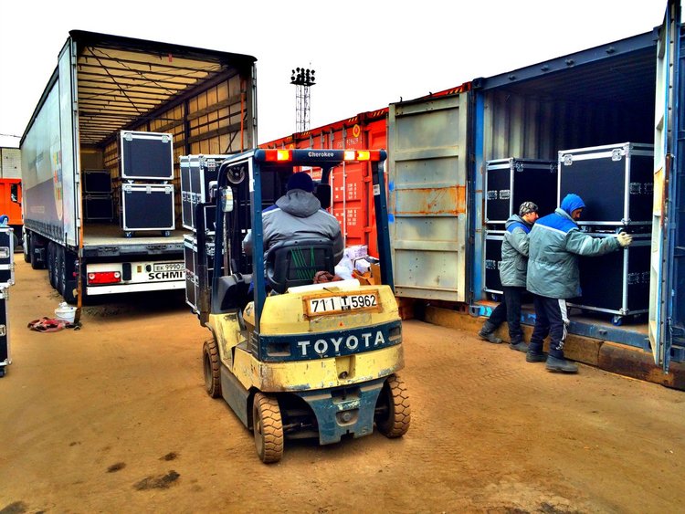 затрузка фуры